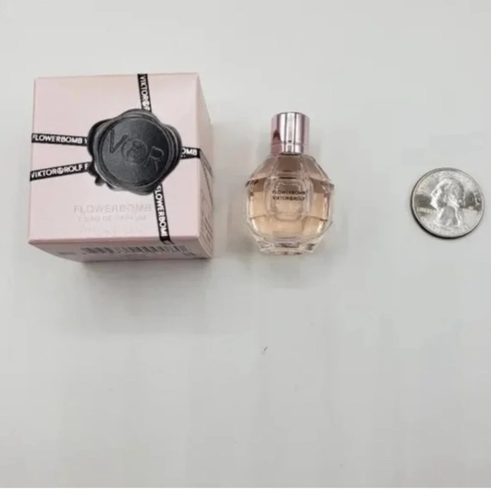 Viktor & Rolf Flowerbomb 7ml/0.24 fl.oz. - Picture 5 of 5